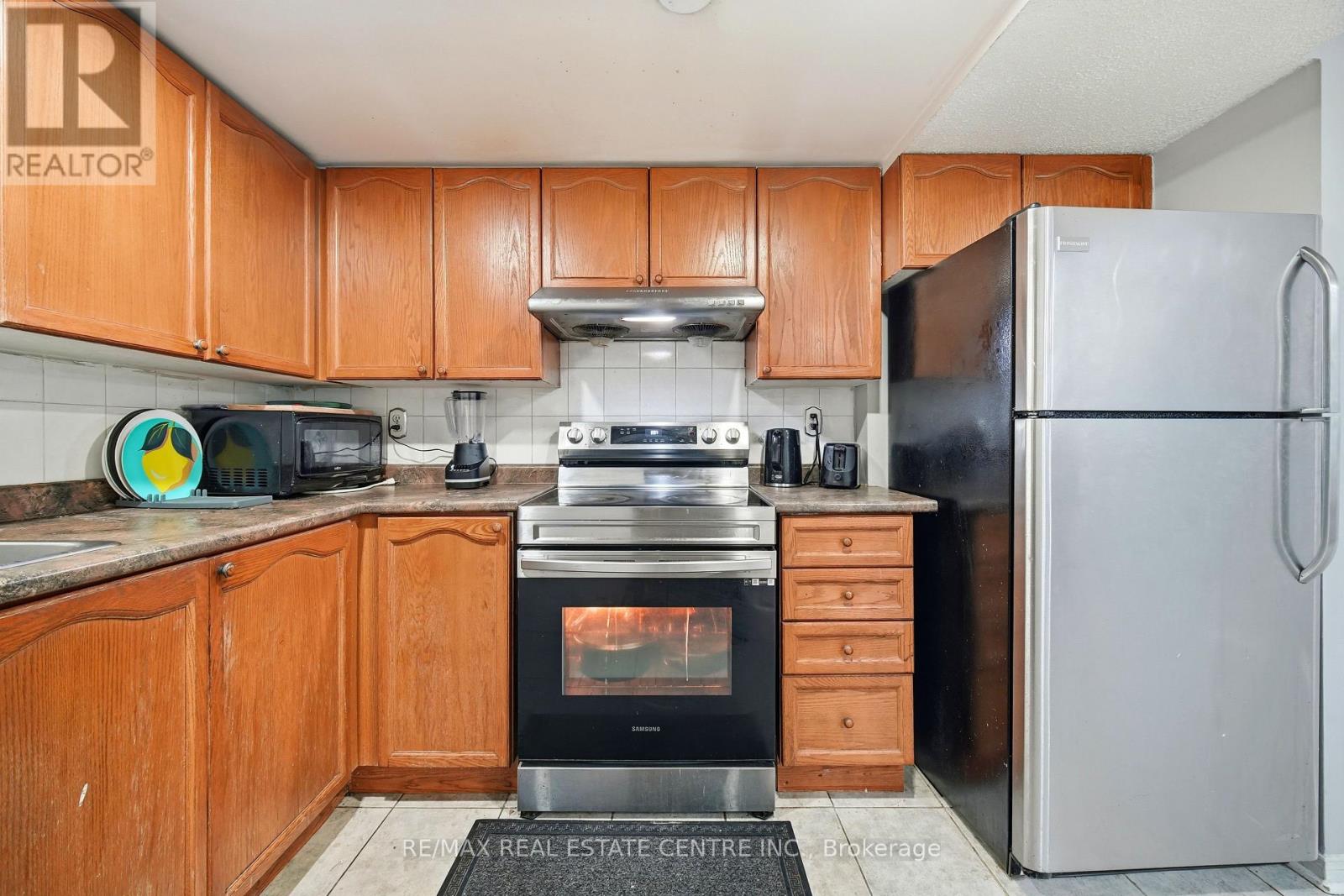 6 Mannel Crescent, Brampton, Ontario  L6Y 5E1 - Photo 45 - W12664436