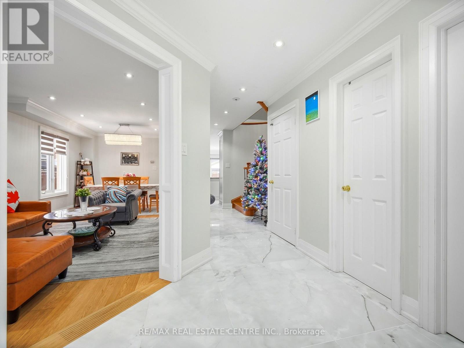 6 Mannel Crescent, Brampton, Ontario  L6Y 5E1 - Photo 6 - W12664436