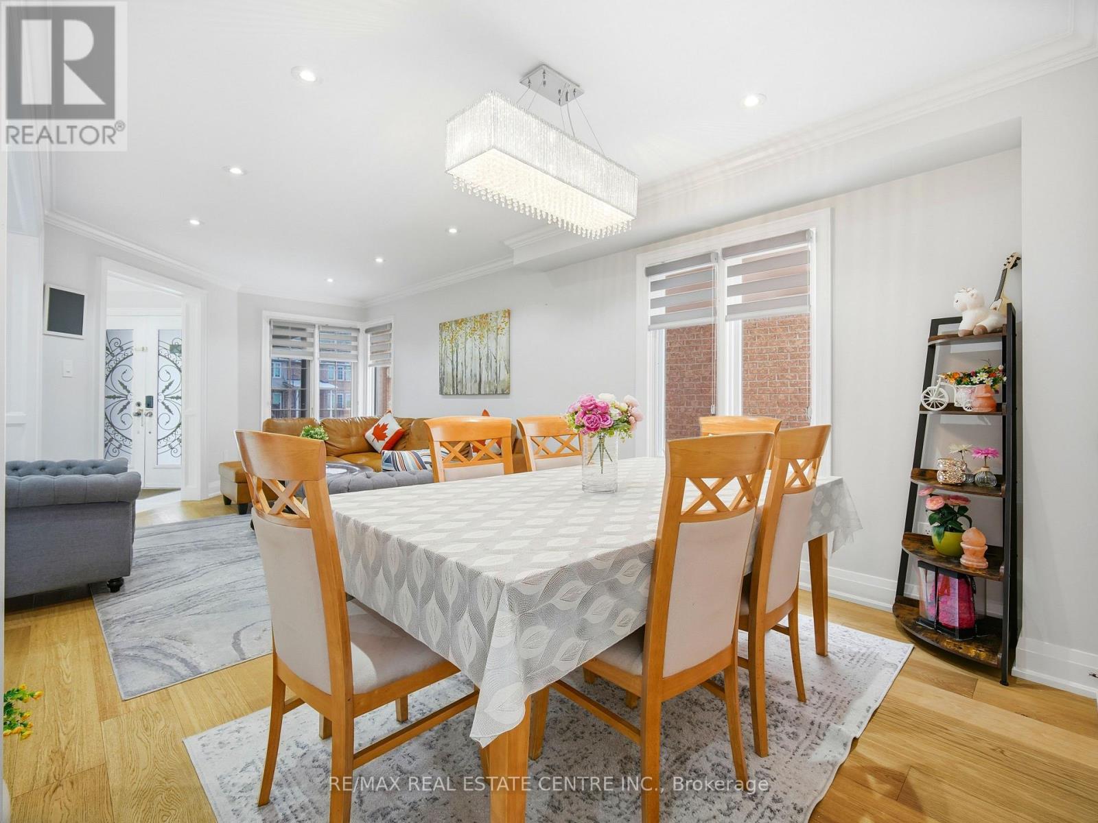 6 Mannel Crescent, Brampton, Ontario  L6Y 5E1 - Photo 9 - W12664436