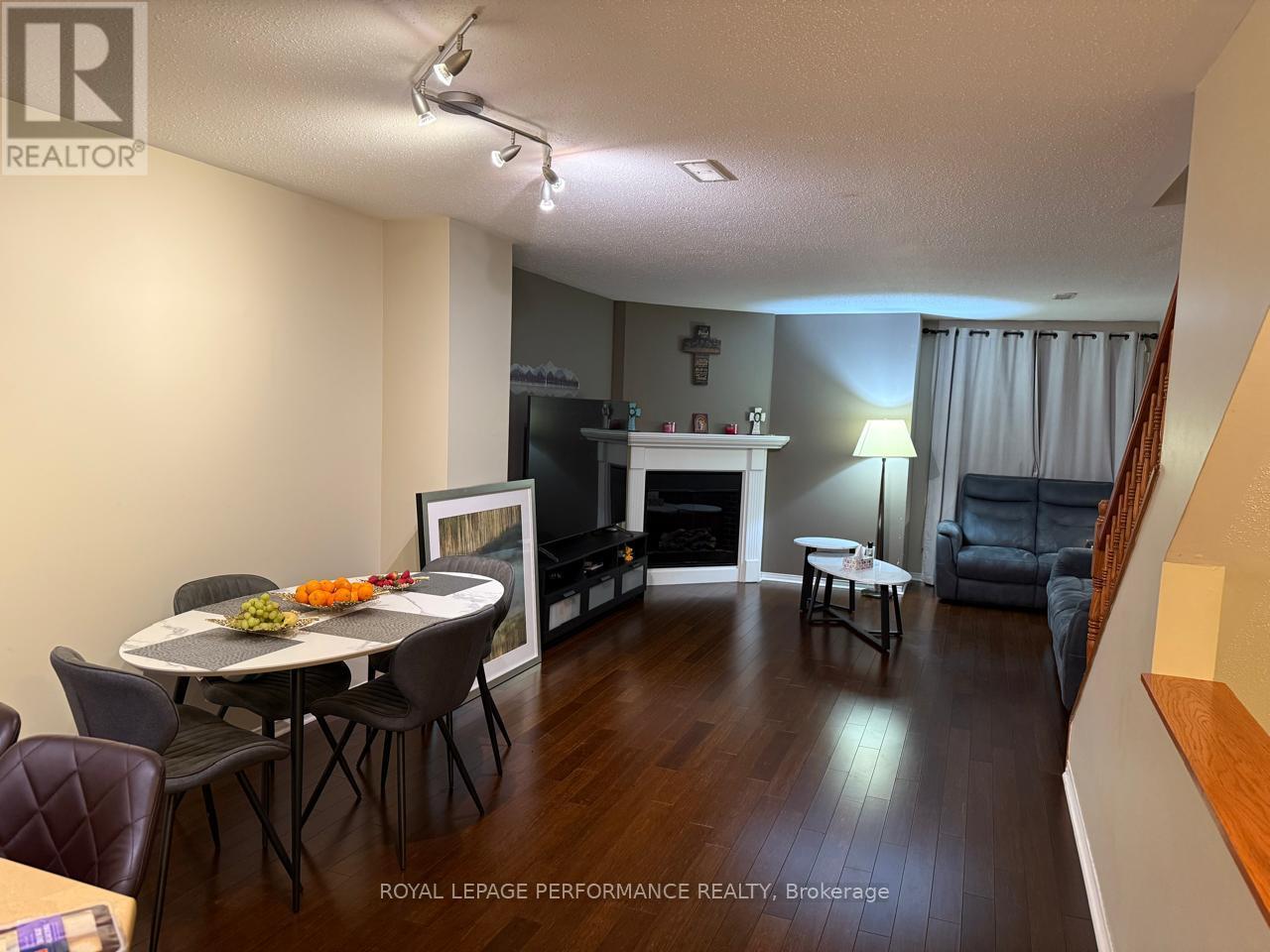 390 Crownridge Drive N, Ottawa, Ontario K2M 3A4 - Photo 5 - X12664478