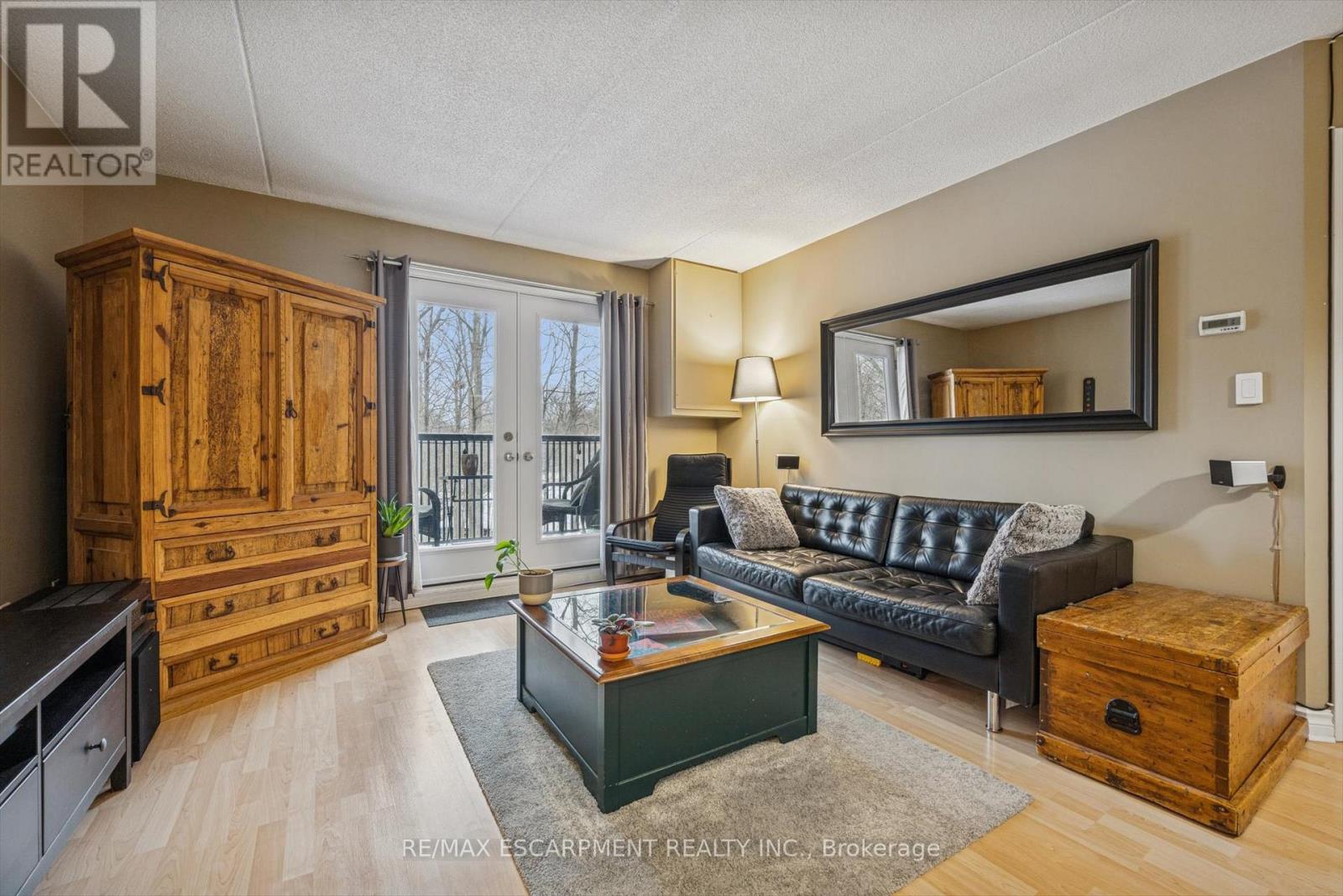 219 - 2040 Cleaver Avenue, Burlington, Ontario  L7M 4C4 - Photo 4 - W12664490