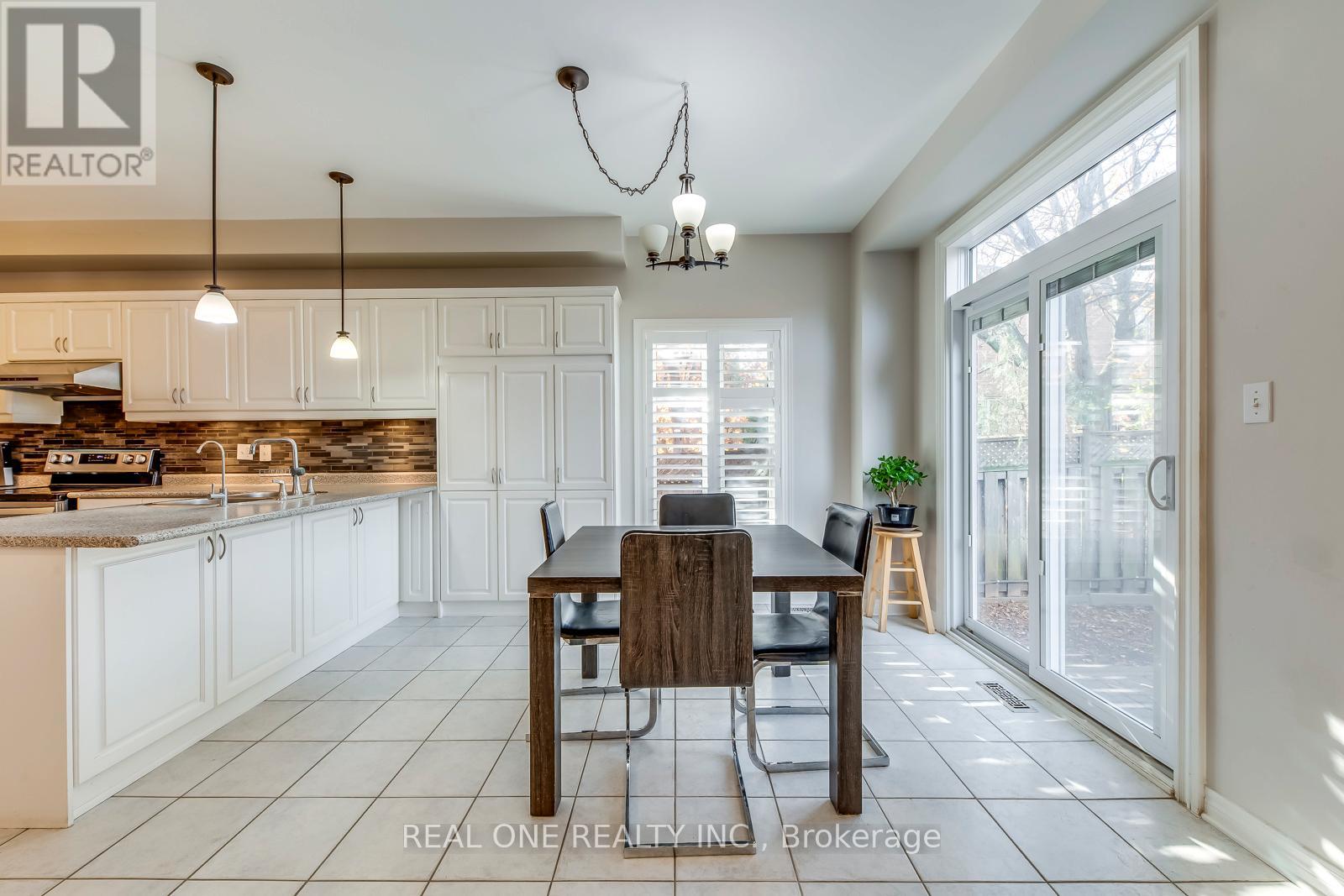 2163 Westmount Drive, Oakville, Ontario  L6M 3N9 - Photo 18 - W12664496