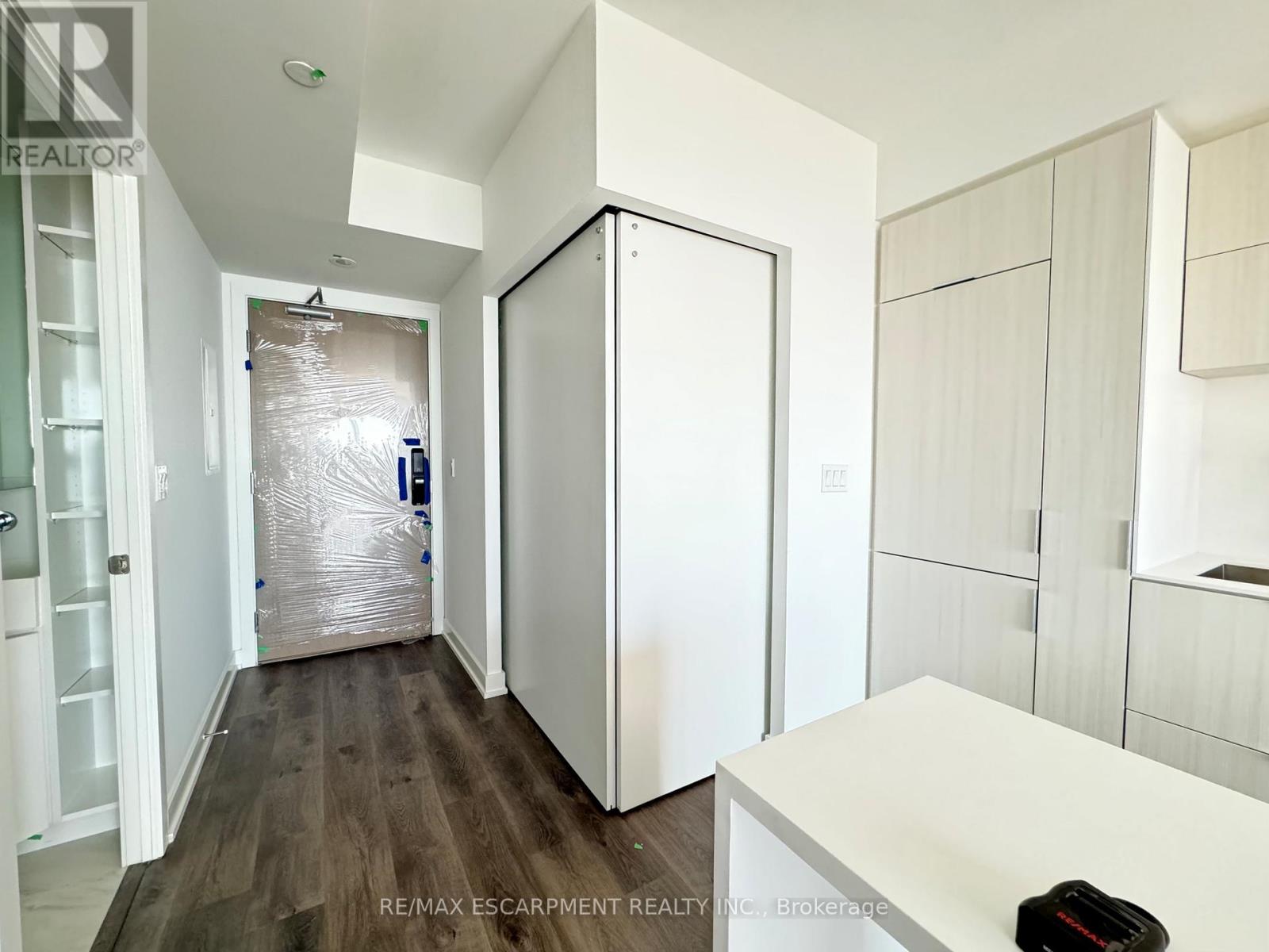 704 - 370 Martha Street, Burlington, Ontario  L7R 2P7 - Photo 11 - W12664510