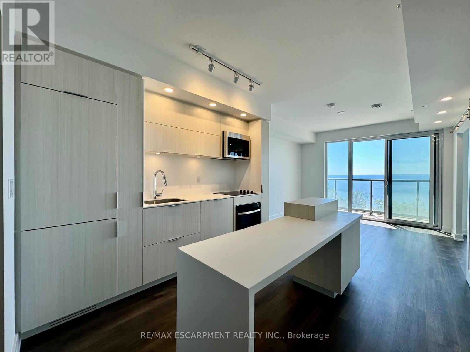 704 - 370 Martha Street, Burlington, Ontario  L7R 2P7 - Photo 12 - W12664510