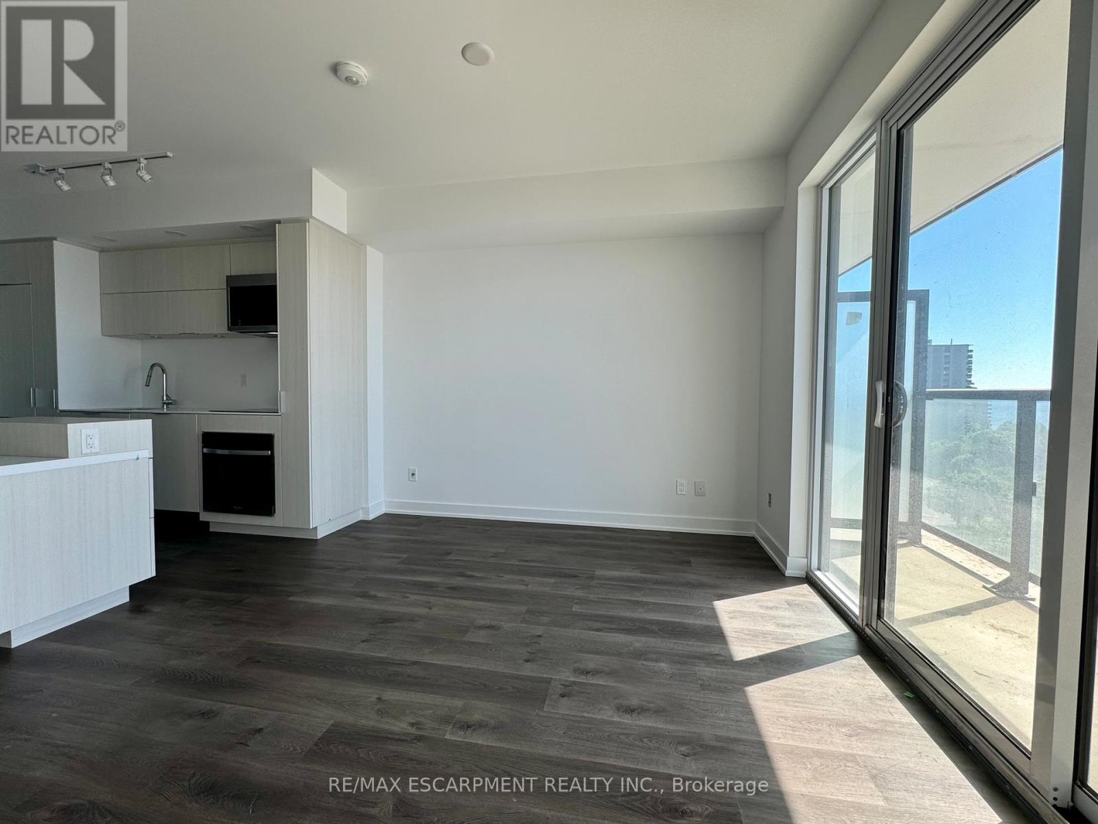 704 - 370 Martha Street, Burlington, Ontario  L7R 2P7 - Photo 15 - W12664510