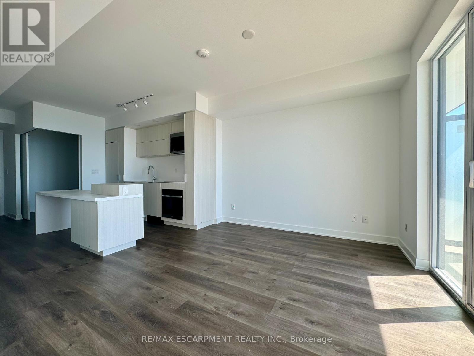 704 - 370 Martha Street, Burlington, Ontario  L7R 2P7 - Photo 16 - W12664510