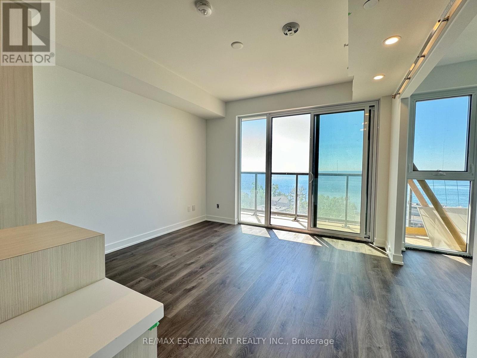 704 - 370 Martha Street, Burlington, Ontario  L7R 2P7 - Photo 17 - W12664510