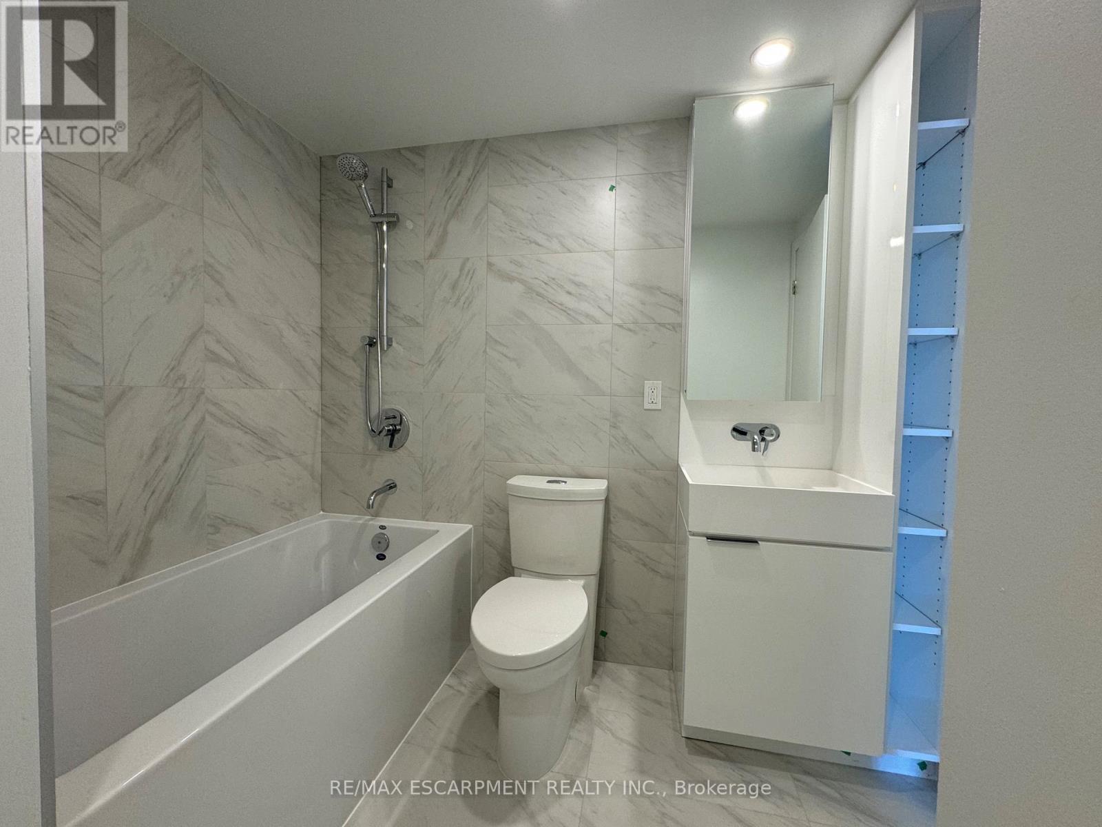 704 - 370 Martha Street, Burlington, Ontario  L7R 2P7 - Photo 27 - W12664510