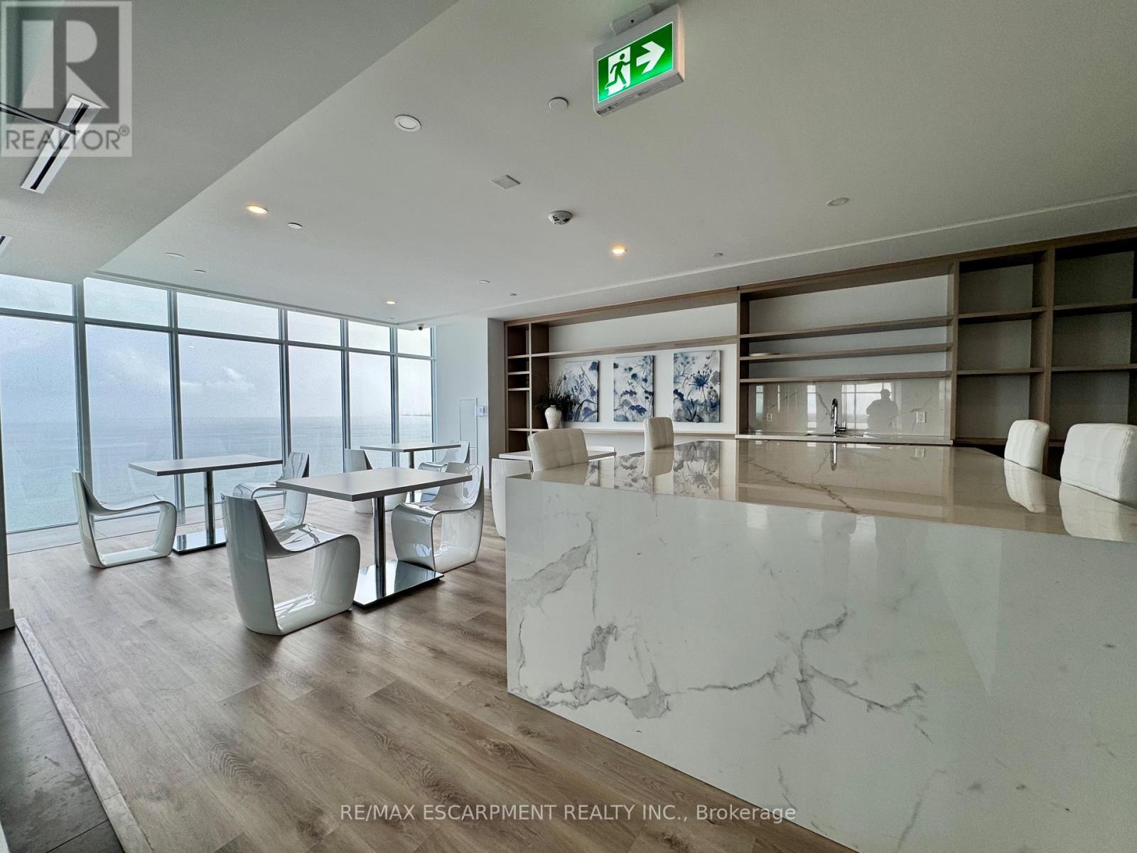 704 - 370 Martha Street, Burlington, Ontario  L7R 2P7 - Photo 31 - W12664510