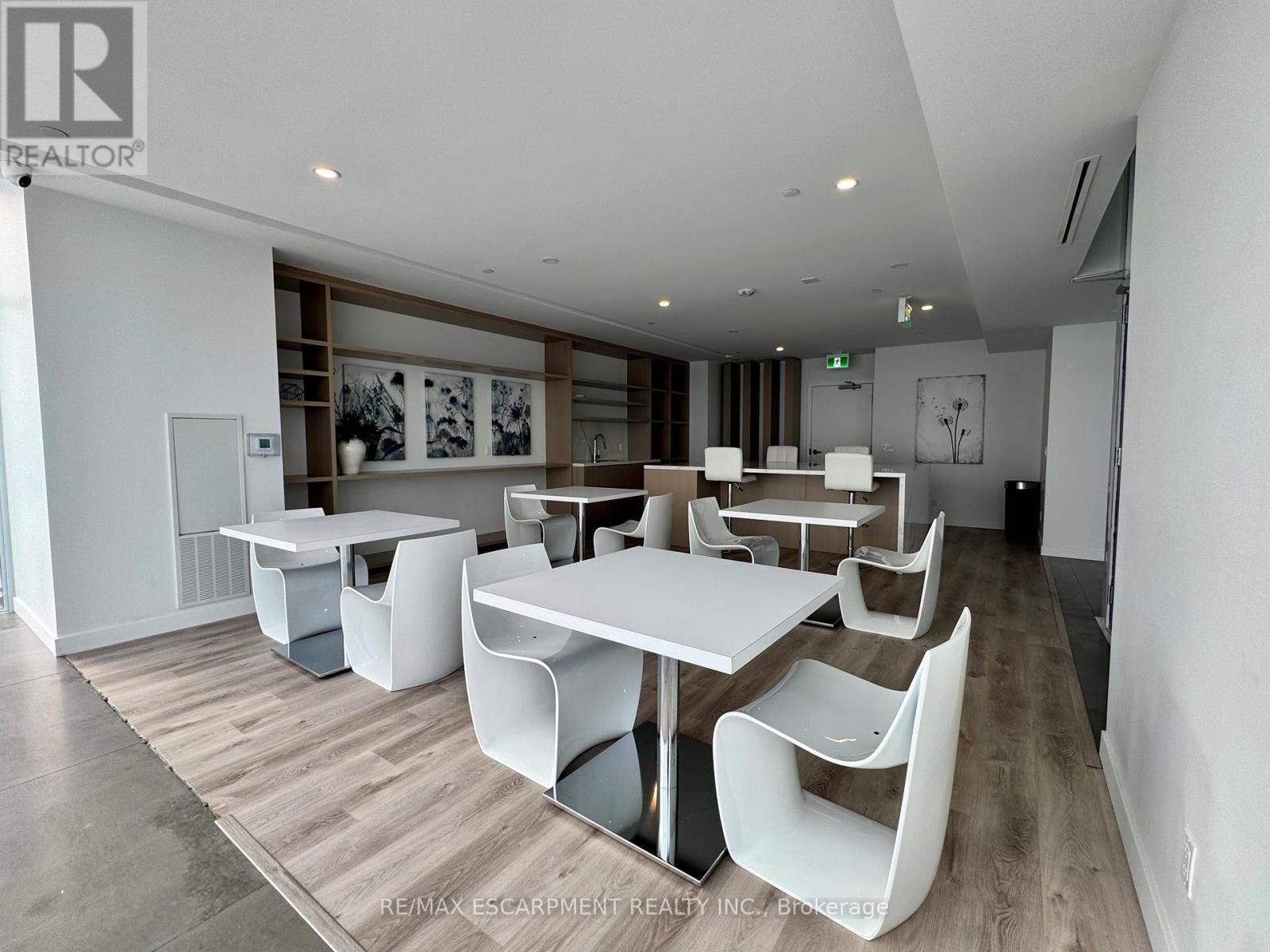 704 - 370 Martha Street, Burlington, Ontario  L7R 2P7 - Photo 33 - W12664510