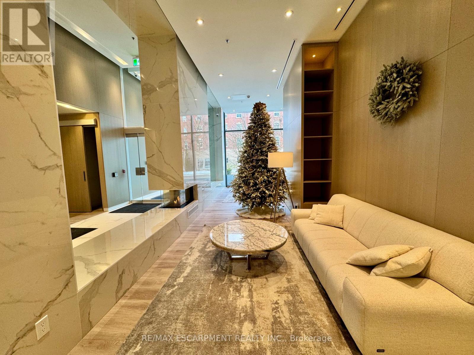 704 - 370 Martha Street, Burlington, Ontario  L7R 2P7 - Photo 4 - W12664510