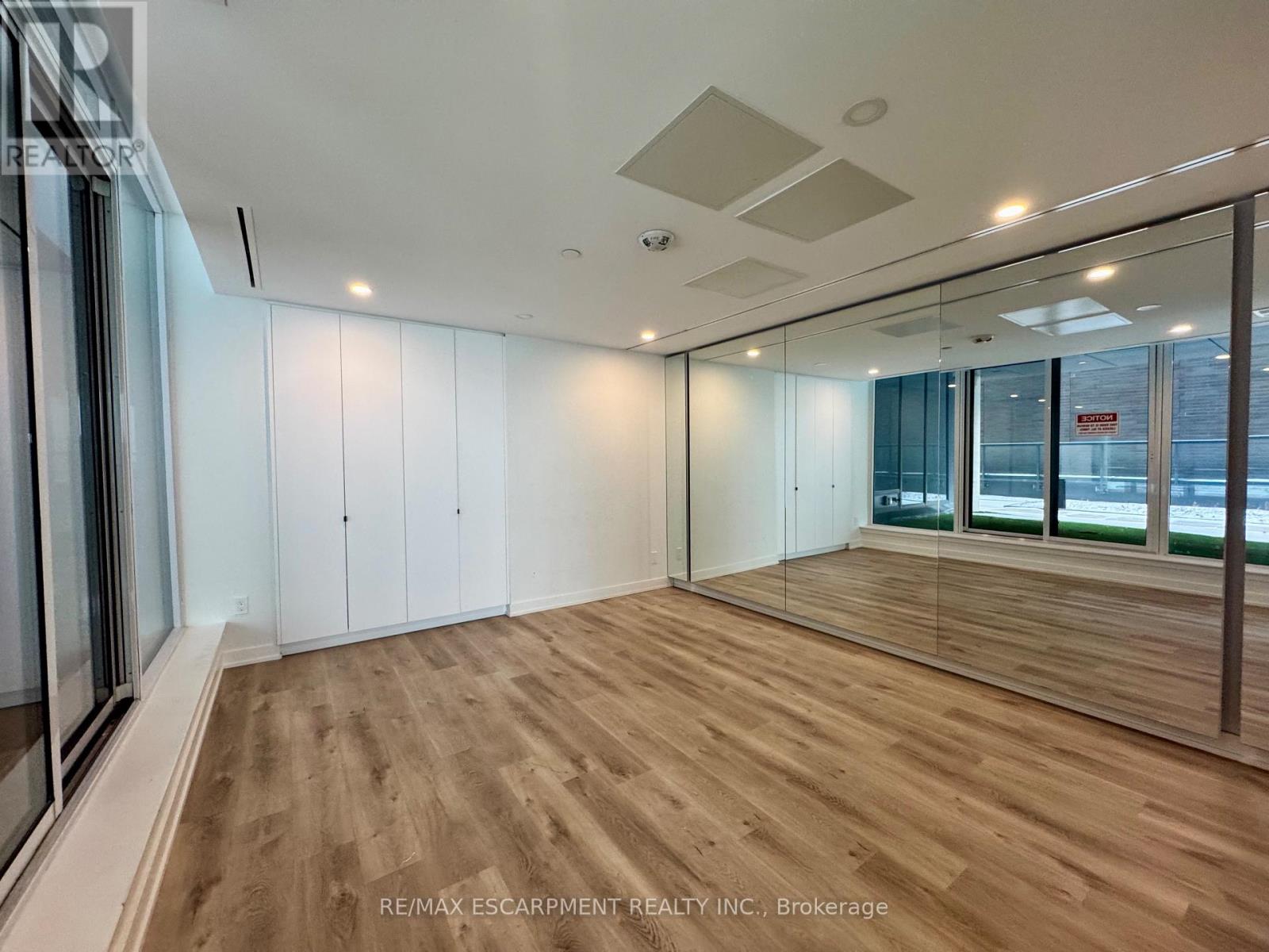 704 - 370 Martha Street, Burlington, Ontario  L7R 2P7 - Photo 44 - W12664510