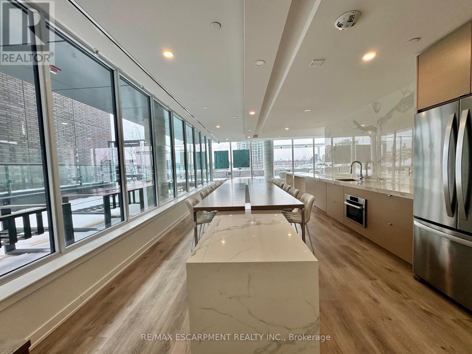 704 - 370 Martha Street, Burlington, Ontario  L7R 2P7 - Photo 45 - W12664510