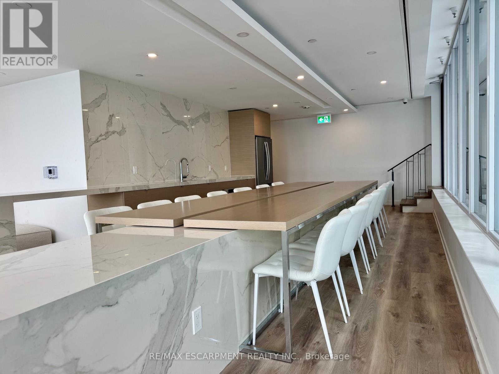 704 - 370 Martha Street, Burlington, Ontario  L7R 2P7 - Photo 48 - W12664510