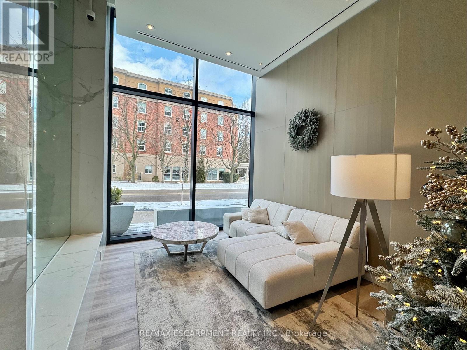 704 - 370 Martha Street, Burlington, Ontario  L7R 2P7 - Photo 5 - W12664510