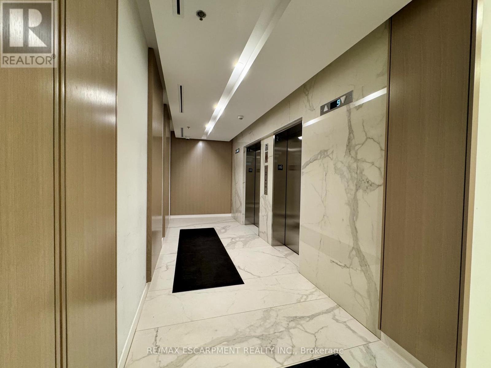 704 - 370 Martha Street, Burlington, Ontario  L7R 2P7 - Photo 7 - W12664510