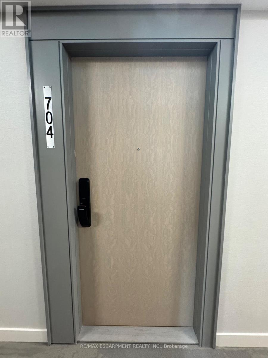 704 - 370 Martha Street, Burlington, Ontario  L7R 2P7 - Photo 9 - W12664510