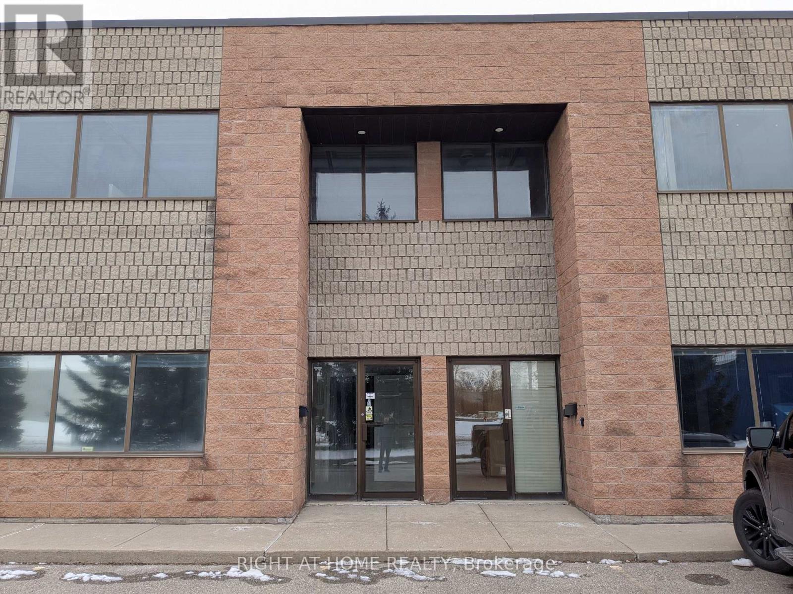 62 Plant Farm Boulevard, Brantford, Ontario  N3S 7W3 - Photo 3 - X12664502