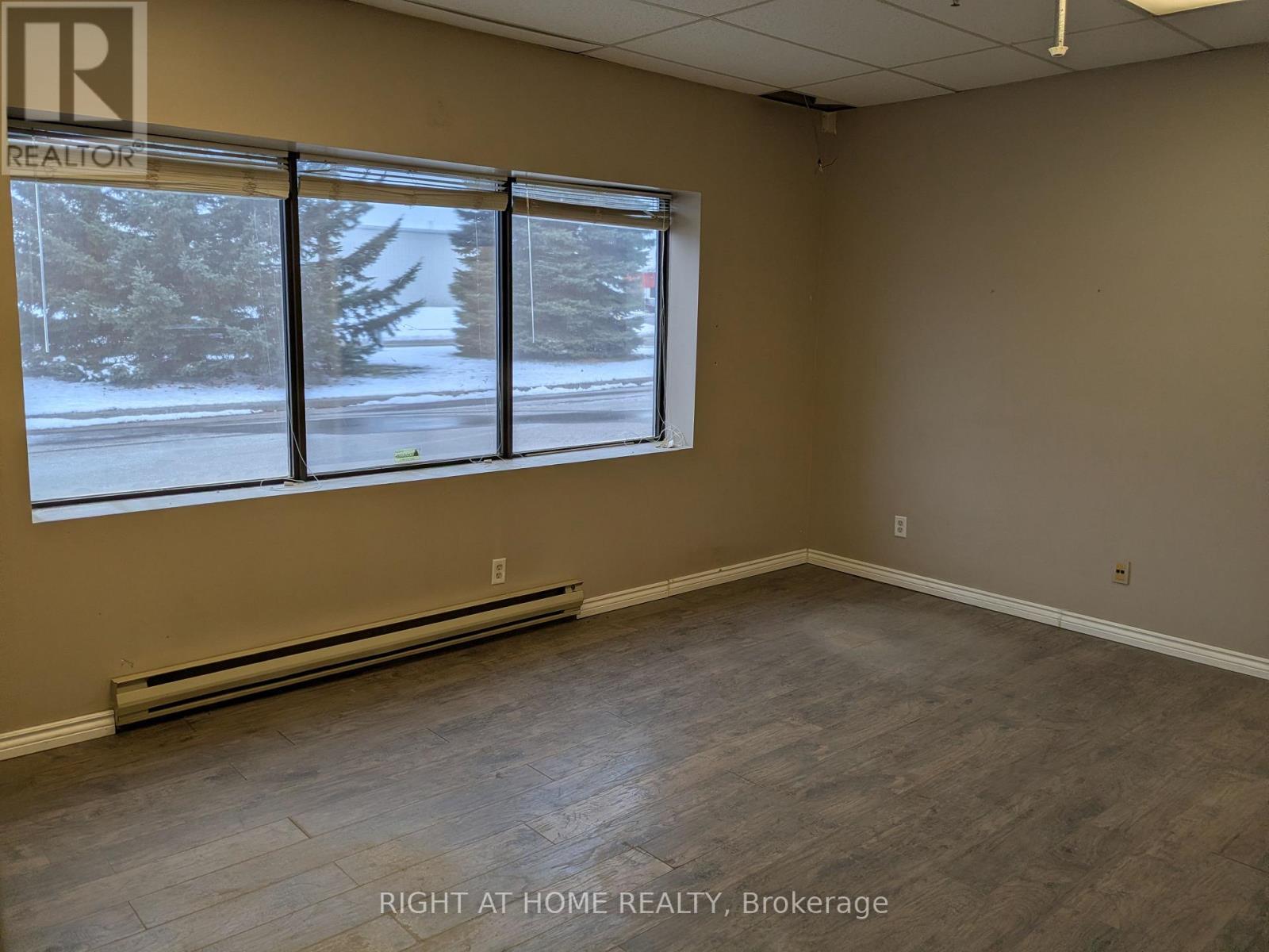 62 Plant Farm Boulevard, Brantford, Ontario  N3S 7W3 - Photo 6 - X12664502