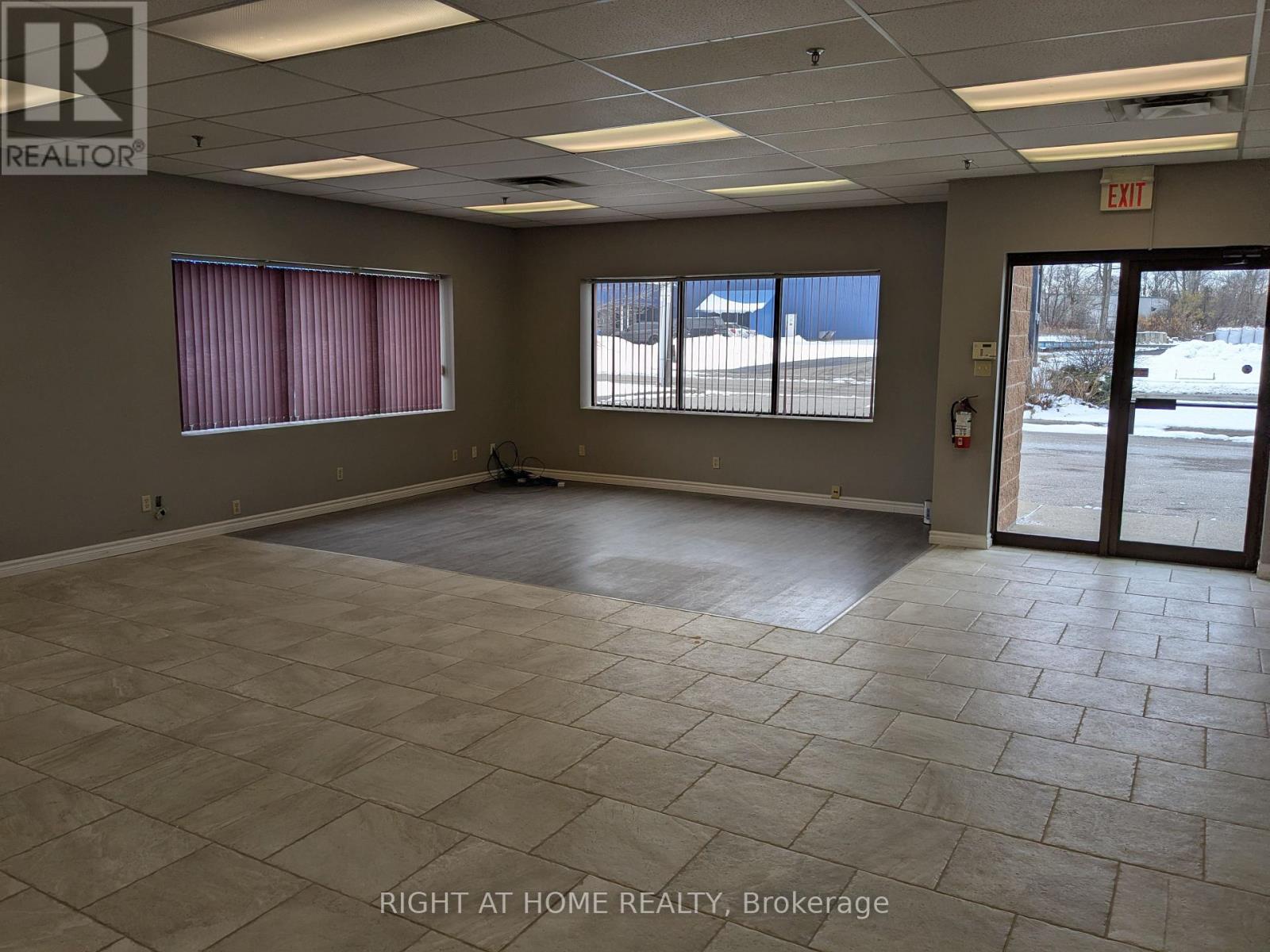 62 Plant Farm Boulevard, Brantford, Ontario  N3S 7W3 - Photo 8 - X12664502