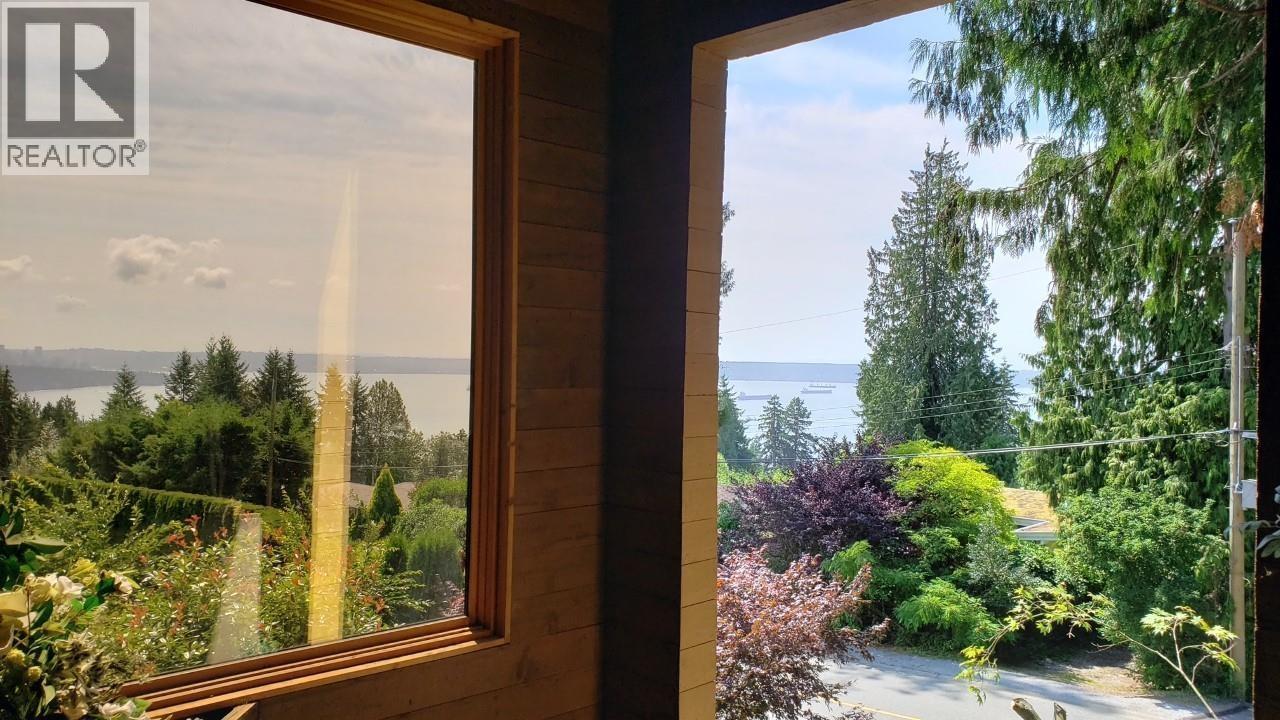 2222 Chairlift Road, West Vancouver, British Columbia  V7S 3G2 - Photo 7 - R3075449