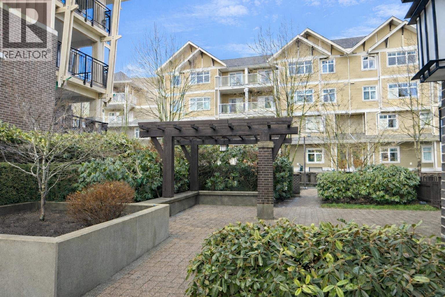 301 5775 Irmin Street, Burnaby, British Columbia V5J 0C3 - Photo 3 - R3075988