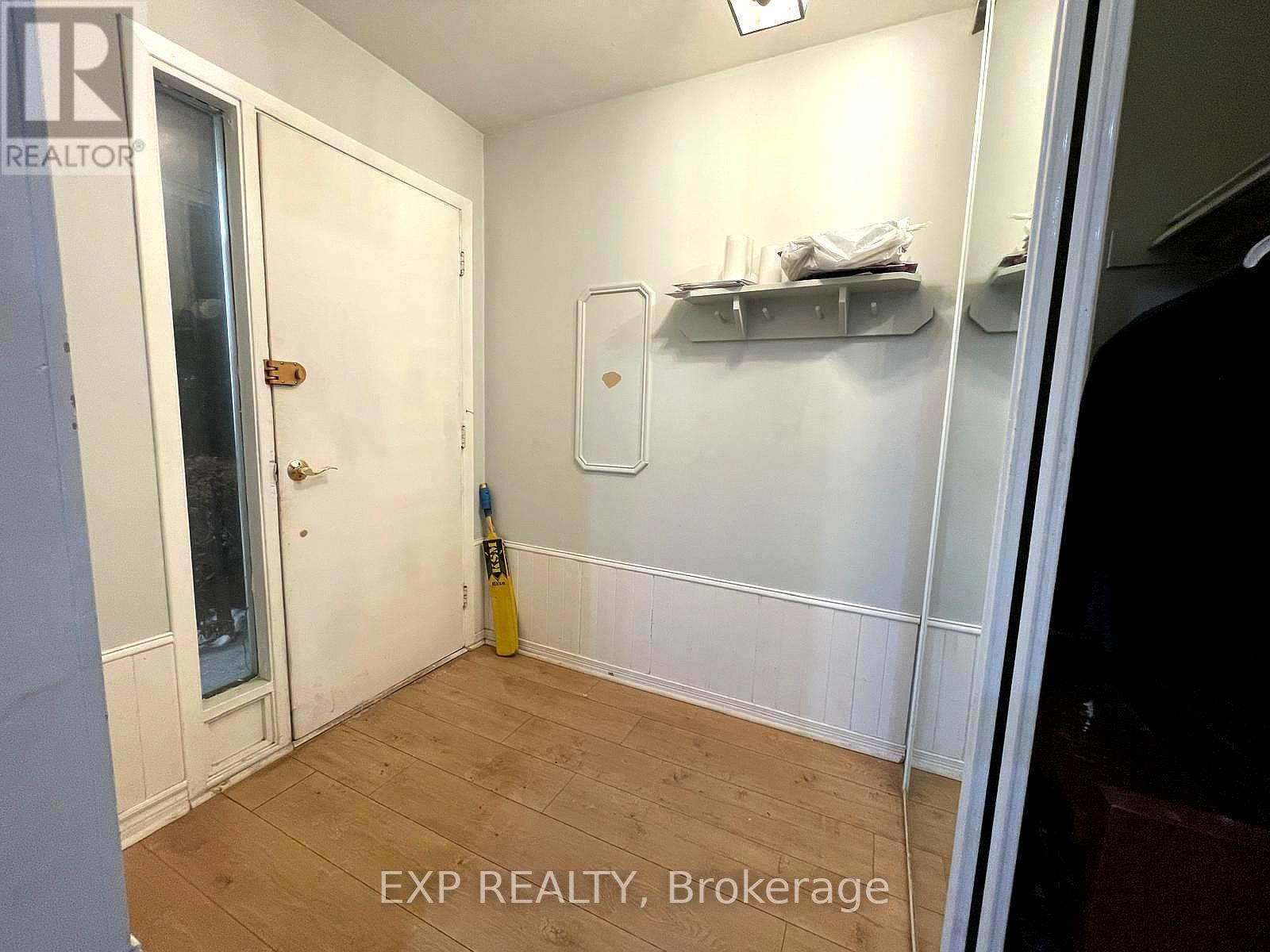 184 Hollyberry Trail, Toronto, Ontario  M2H 2P4 - Photo 3 - C12653314