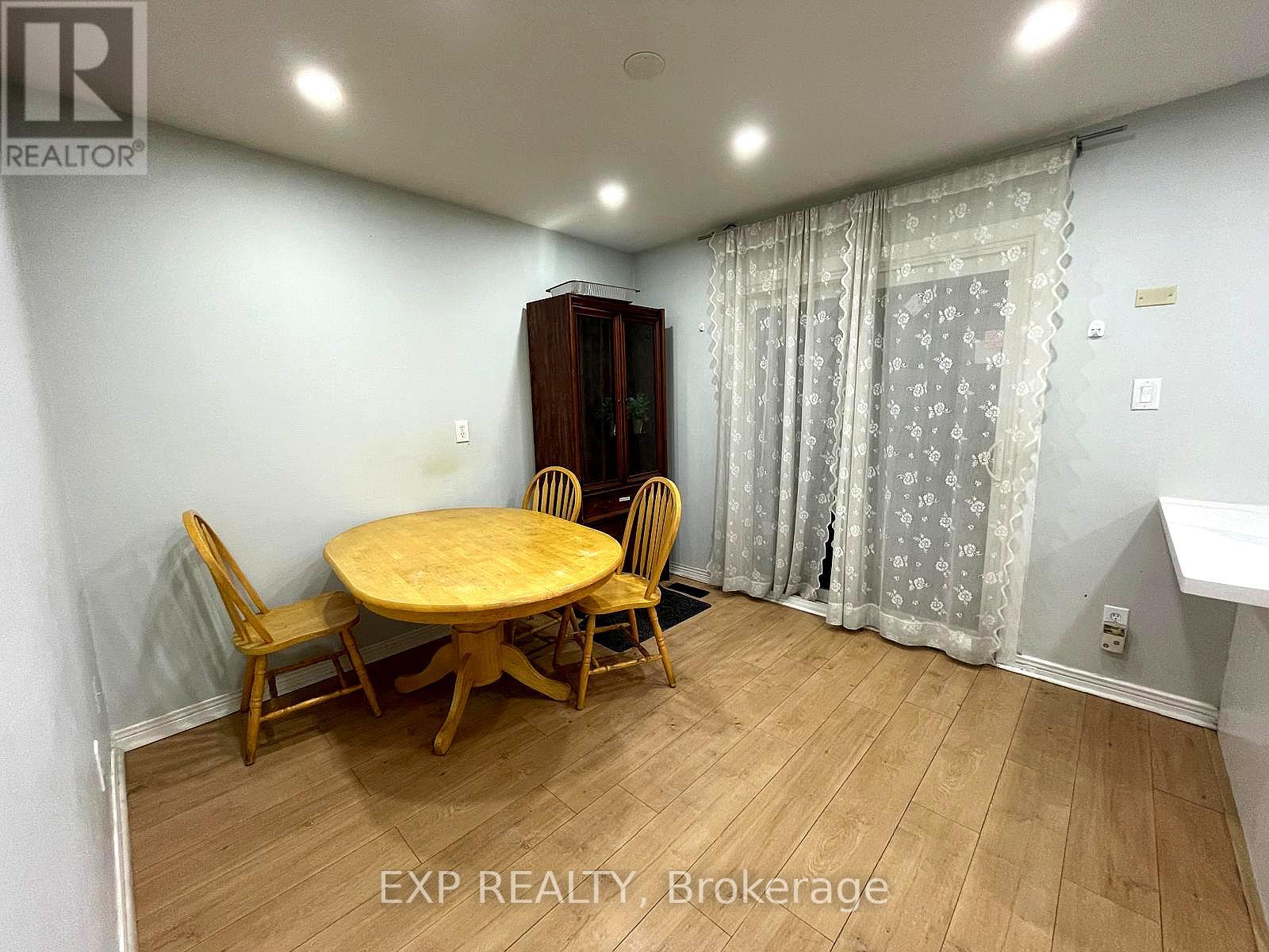 184 Hollyberry Trail, Toronto, Ontario  M2H 2P4 - Photo 4 - C12653314