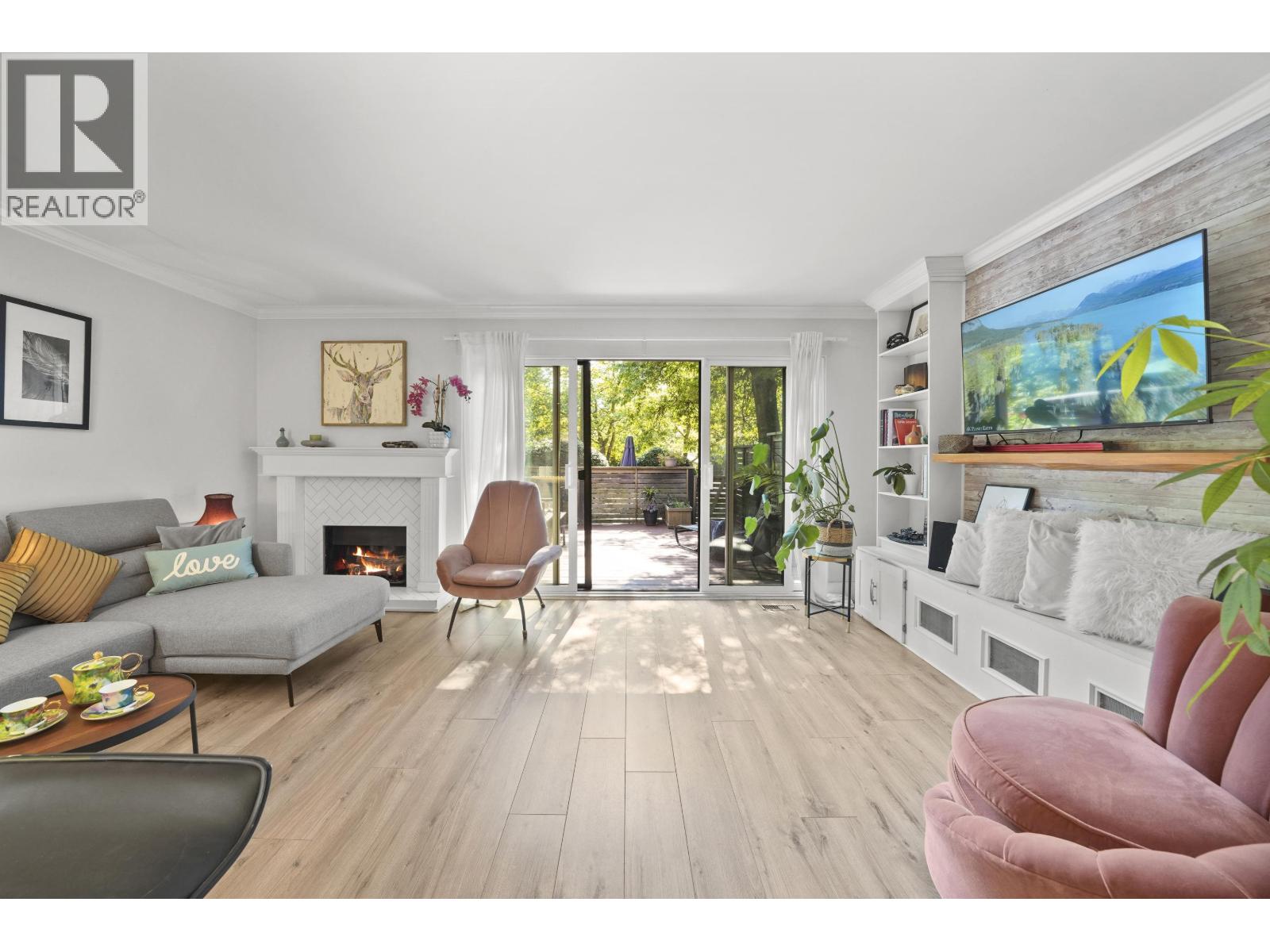 49 1910 Cedar Village Crescent, North Vancouver, British Columbia  V7J 3M5 - Photo 1 - R3076252