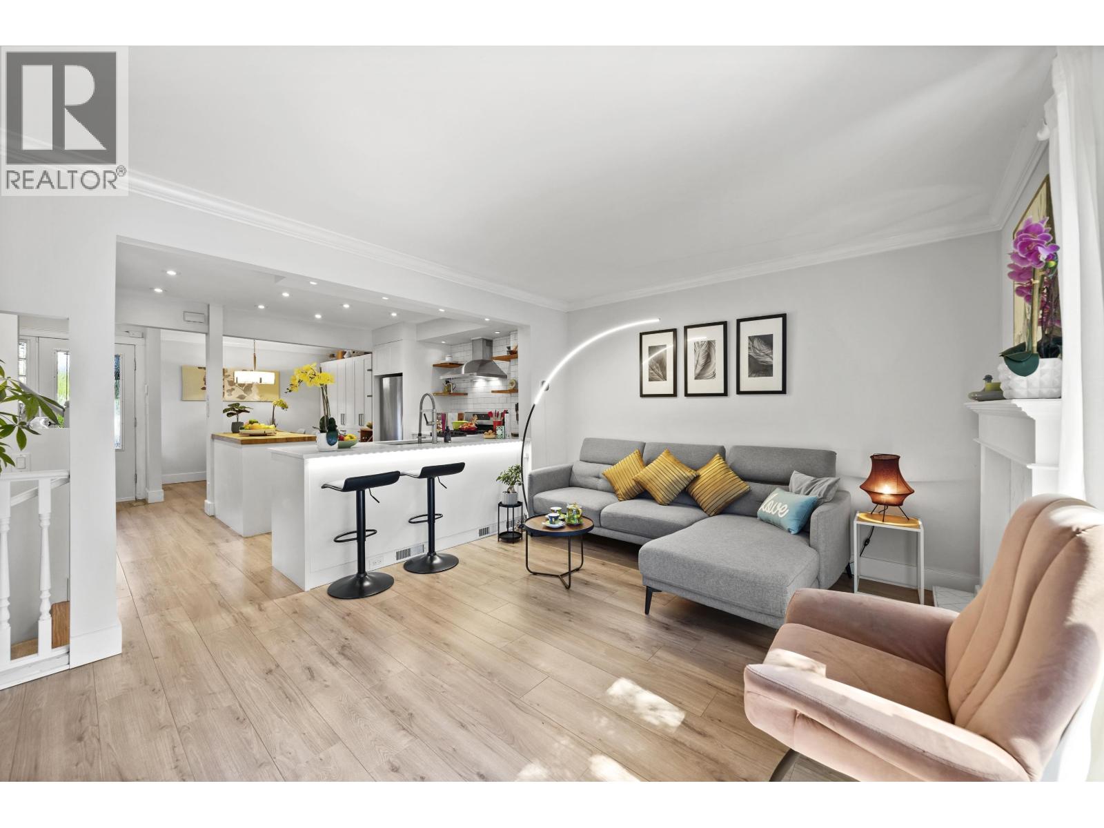 49 1910 Cedar Village Crescent, North Vancouver, British Columbia  V7J 3M5 - Photo 2 - R3076252