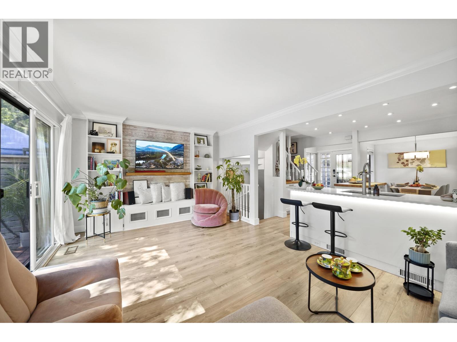 49 1910 Cedar Village Crescent, North Vancouver, British Columbia  V7J 3M5 - Photo 3 - R3076252