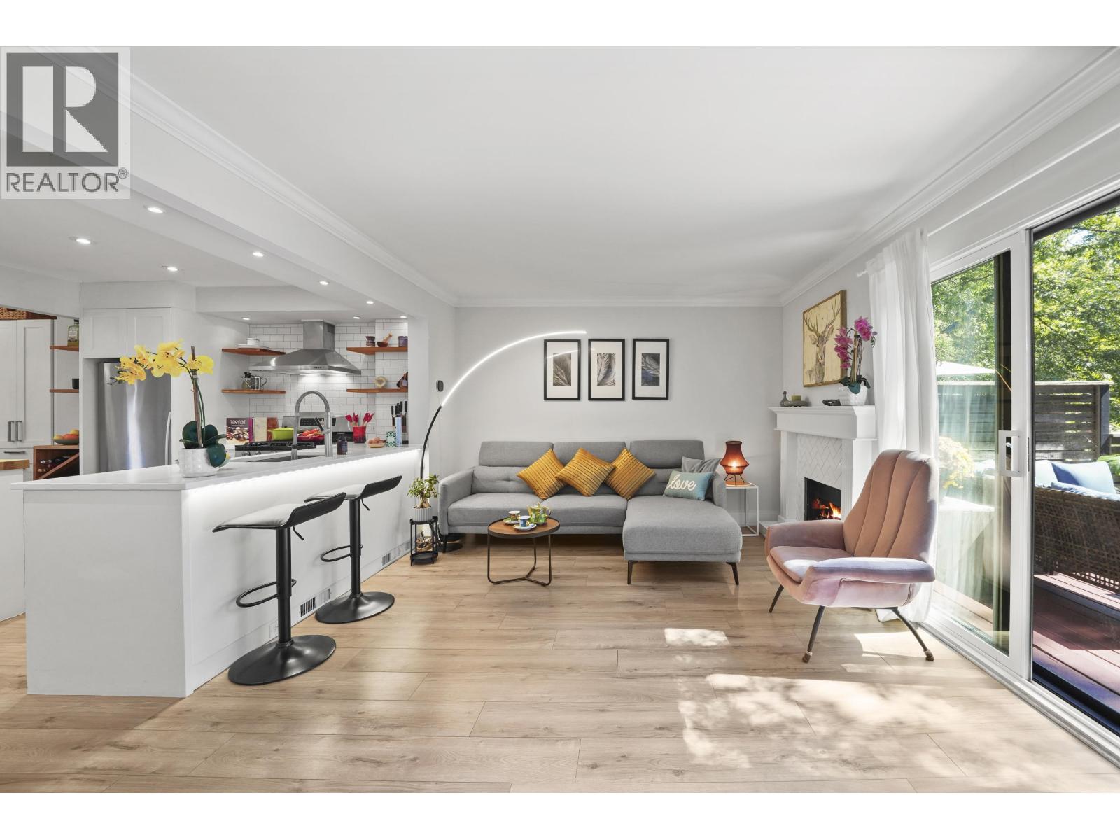 49 1910 Cedar Village Crescent, North Vancouver, British Columbia  V7J 3M5 - Photo 4 - R3076252