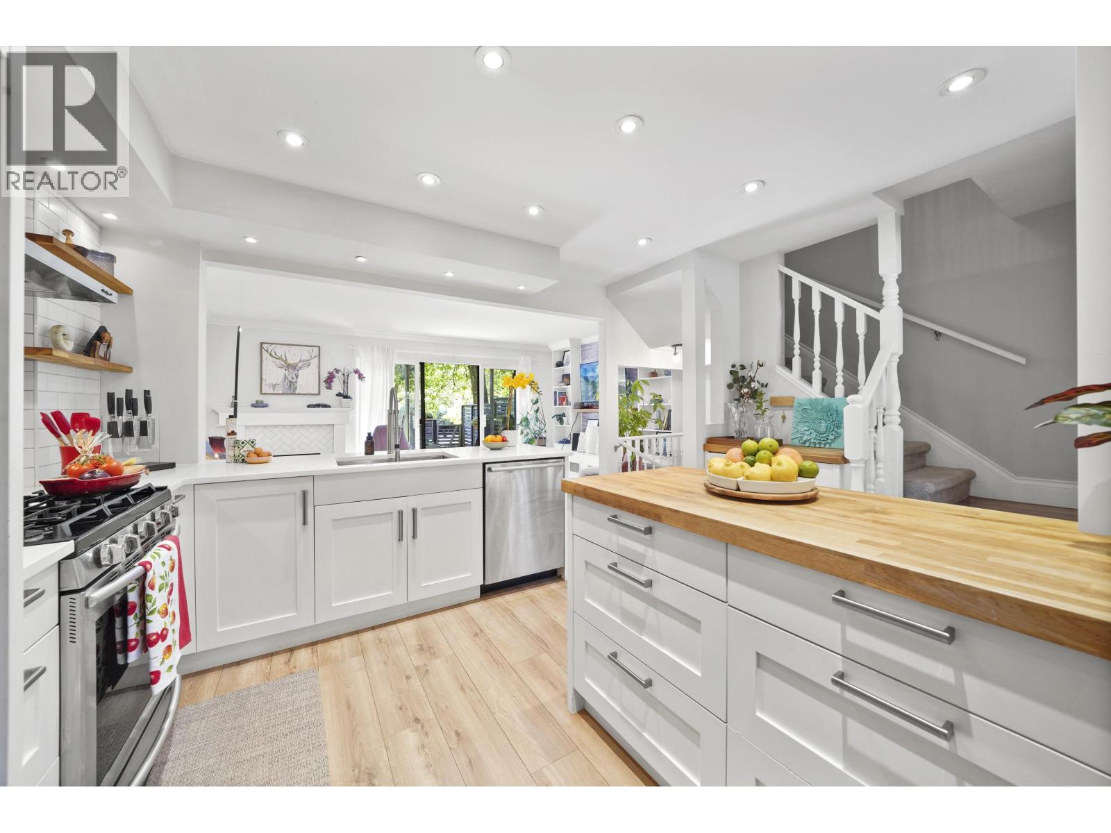 49 1910 Cedar Village Crescent, North Vancouver, British Columbia  V7J 3M5 - Photo 7 - R3076252