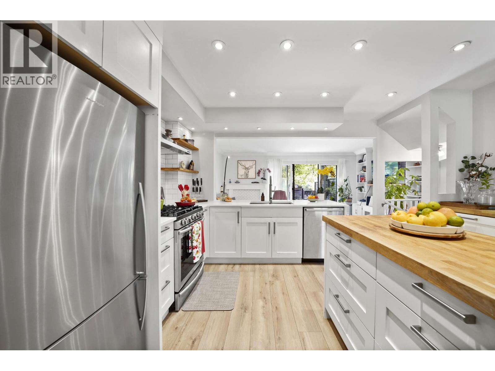 49 1910 Cedar Village Crescent, North Vancouver, British Columbia  V7J 3M5 - Photo 9 - R3076252