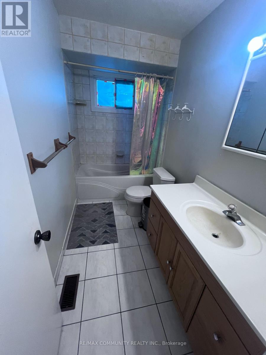 73 Fred Varley Drive, Markham, Ontario  L3R 1S6 - Photo 15 - N12664580