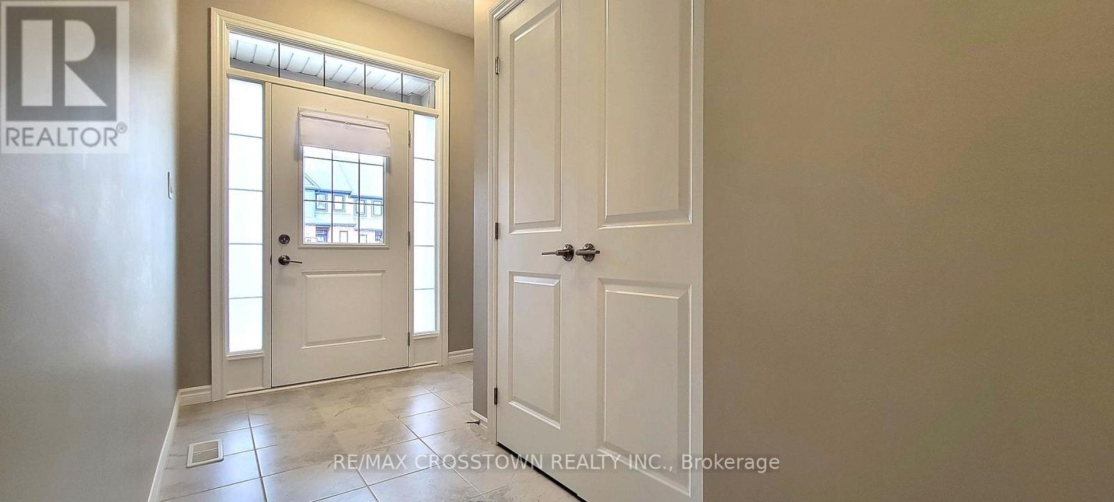 1007 Wright Drive, Midland, Ontario  L4R 0E4 - Photo 3 - S12664554