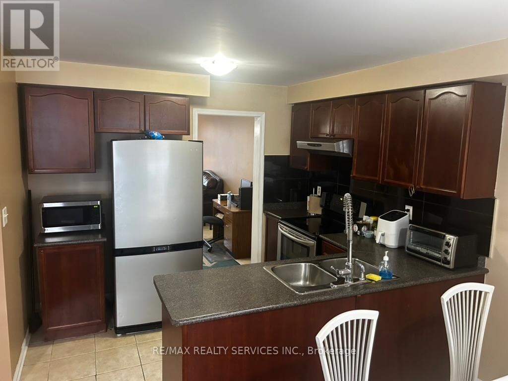 3086 Stornoway Circle, Oakville, Ontario  L6M 5J1 - Photo 3 - W12664568