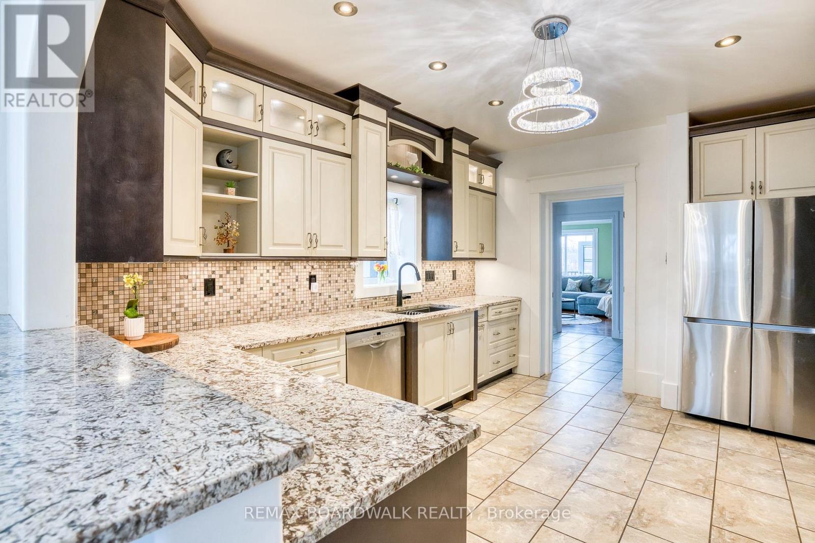 27 Allan Street, Carleton Place, Ontario  K7C 1T1 - Photo 22 - X12664614