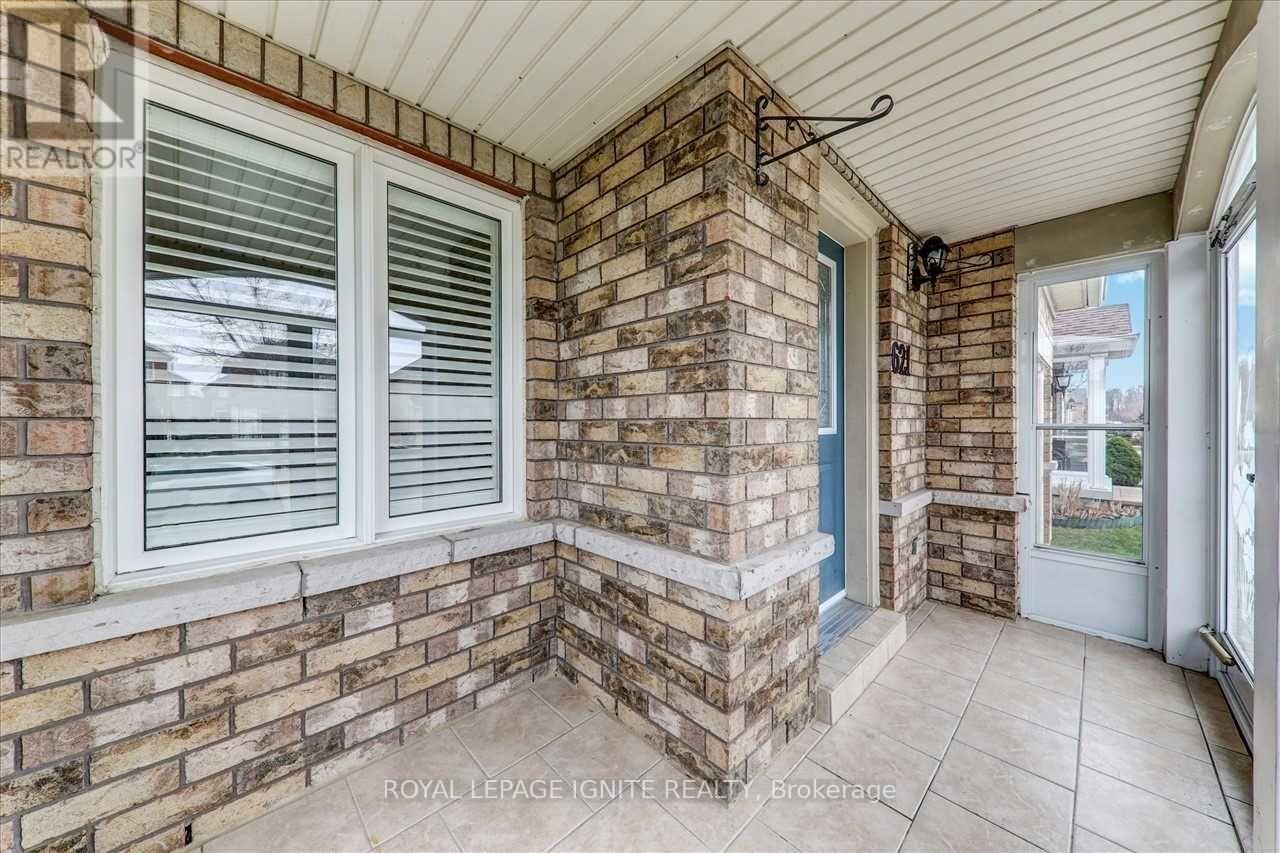 Upper - 621 Staines Road, Toronto, Ontario  M1X 2A7 - Photo 2 - E12664616