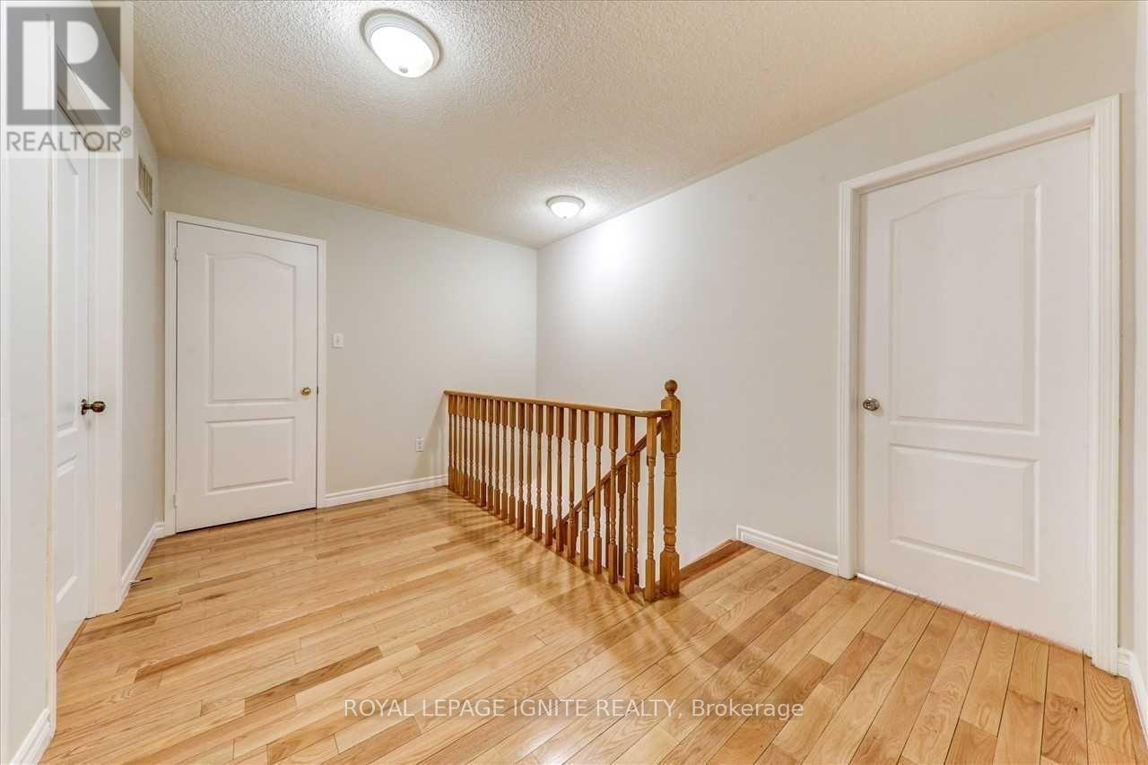 Upper - 621 Staines Road, Toronto, Ontario  M1X 2A7 - Photo 9 - E12664616