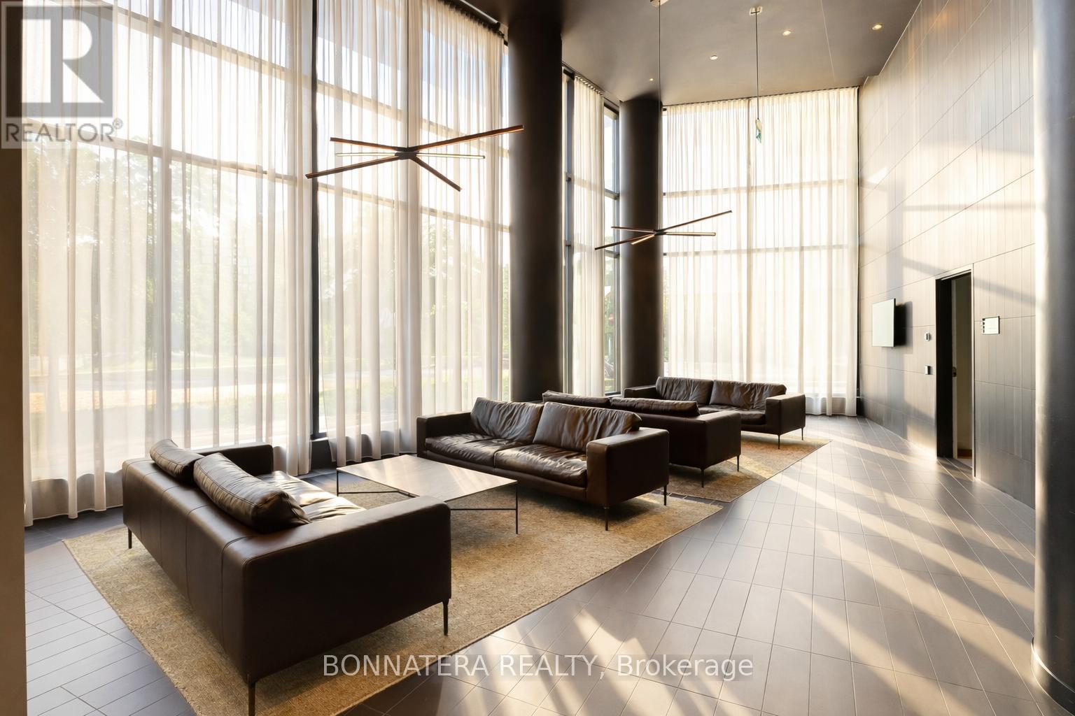 913 - 3900 Confederation Parkway, Mississauga, Ontario  L5B 0M3 - Photo 3 - W12664608