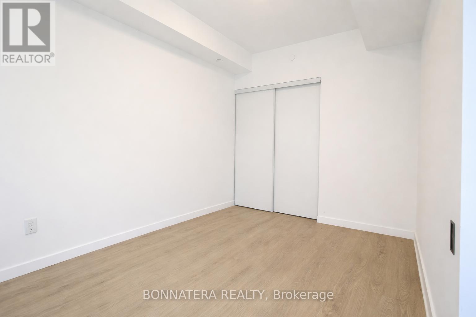 913 - 3900 Confederation Parkway, Mississauga, Ontario  L5B 0M3 - Photo 9 - W12664608