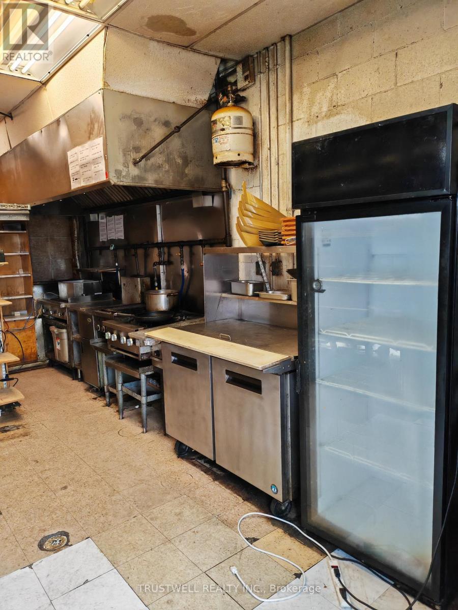 1a - 1550 South Gateway Road, Mississauga (Northeast), Ontario  L4W 5G6 - Photo 2 - W12664620