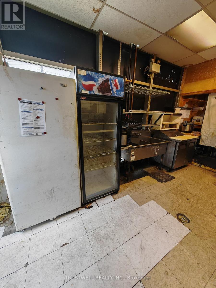 1a - 1550 South Gateway Road, Mississauga (Northeast), Ontario  L4W 5G6 - Photo 4 - W12664620