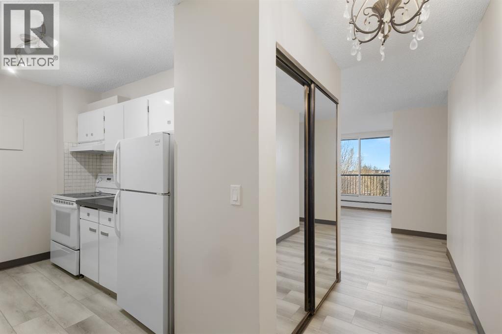 704, 4944 Dalton Drive Nw, Calgary, Alberta  T3A 2E6 - Photo 2 - A2270259