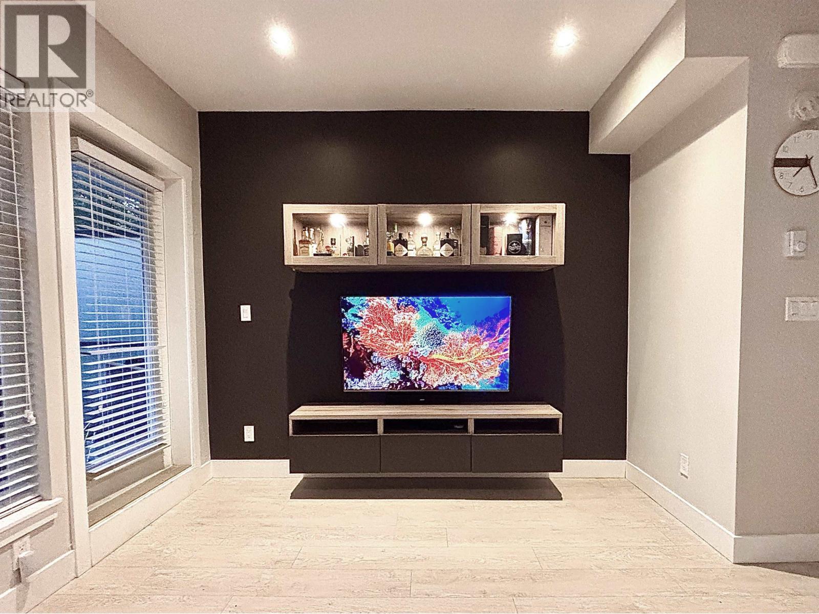 7 5122 Canada Way, Burnaby, British Columbia  V5E 0C3 - Photo 3 - R3069035