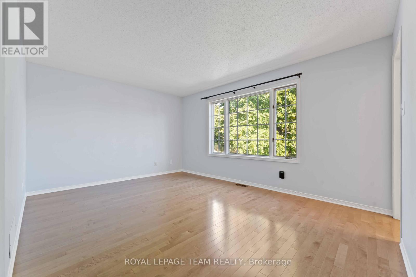 18 Ravenscroft Court, Ottawa, Ontario  K2S 1R3 - Photo 19 - X12472460