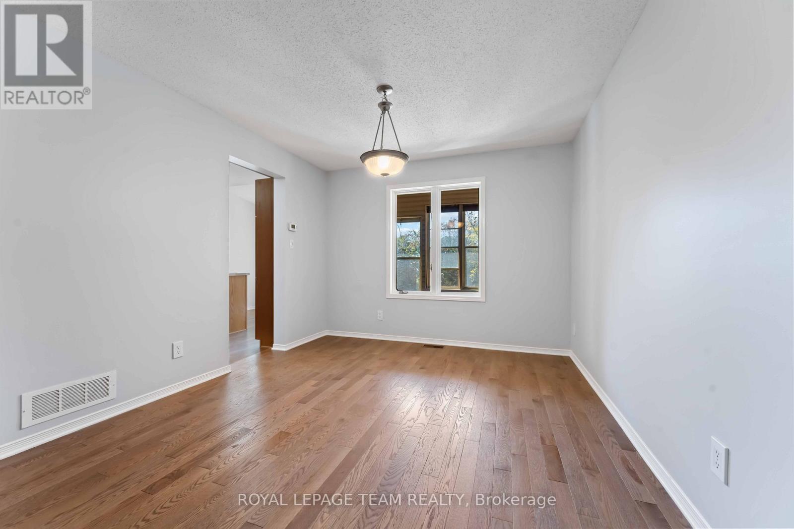 18 Ravenscroft Court, Ottawa, Ontario  K2S 1R3 - Photo 16 - X12472460