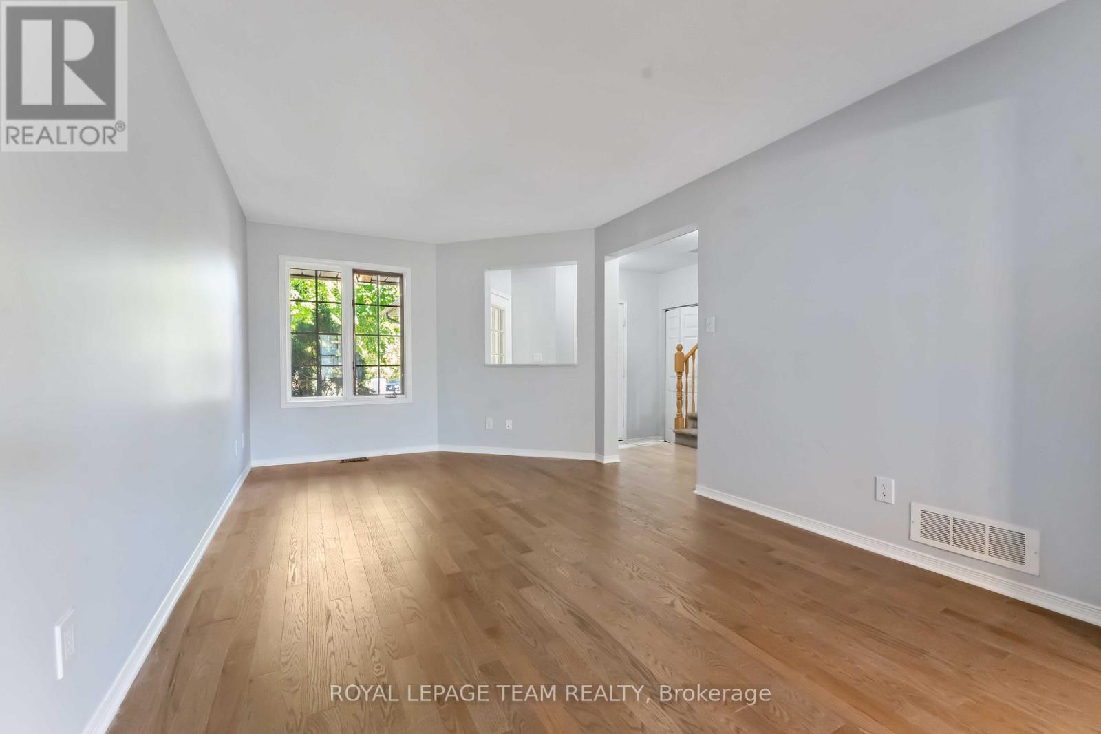 18 Ravenscroft Court, Ottawa, Ontario  K2S 1R3 - Photo 11 - X12472460