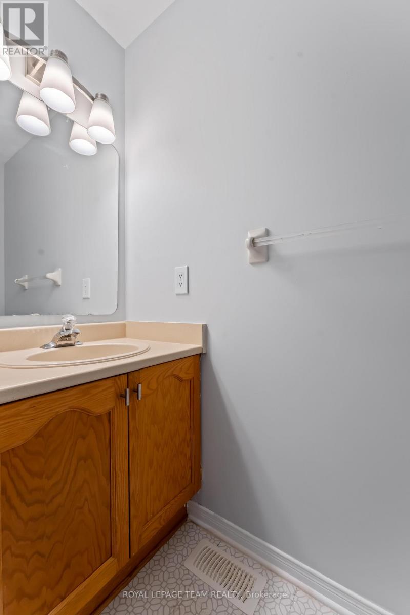 18 Ravenscroft Court, Ottawa, Ontario  K2S 1R3 - Photo 44 - X12472460